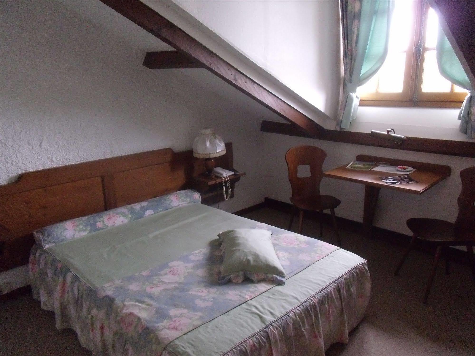 Hotel Restaurant L'Ecluse Antonne-et-Trigonant Kültér fotó
